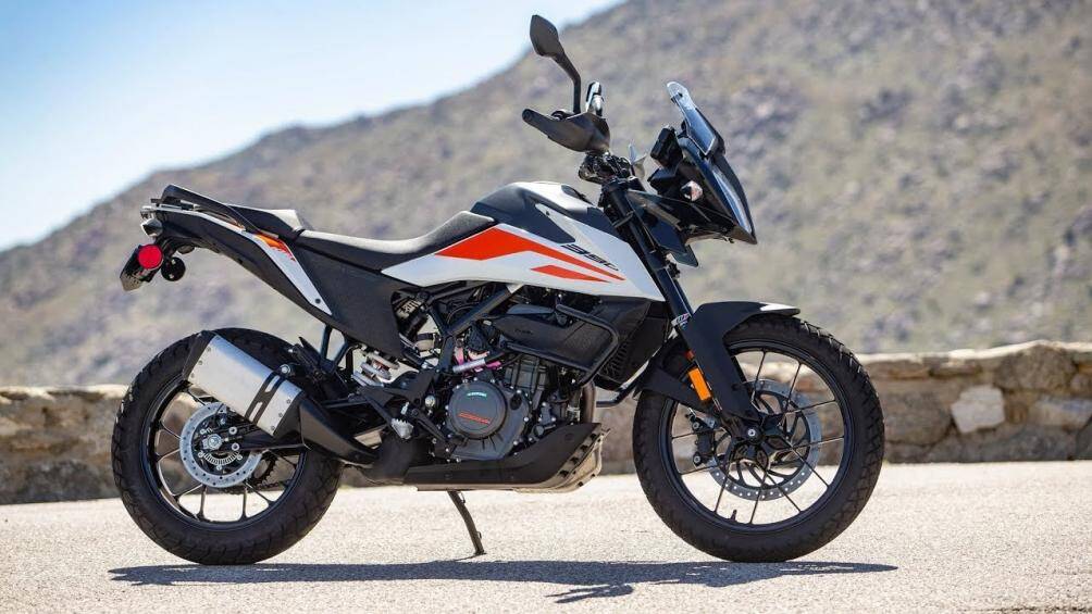3. KTM 390 Adventure 2020 (373cc): Đây là mẫu mô tô phượt cho người mới chơi xe. Mẫu xe này vừa có phong cách bắt mắt, công nghệ tiên tiến và an toàn