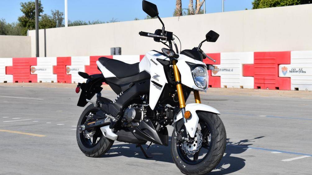 8. Kawasaki Z125 2020 (125cc): Đây là mẫu xe cỡ nhỏ hoàn hảo cho dân tập chơi mô tô khi nó khá linh hoạt và nhanh nhẹn trong đô thị
