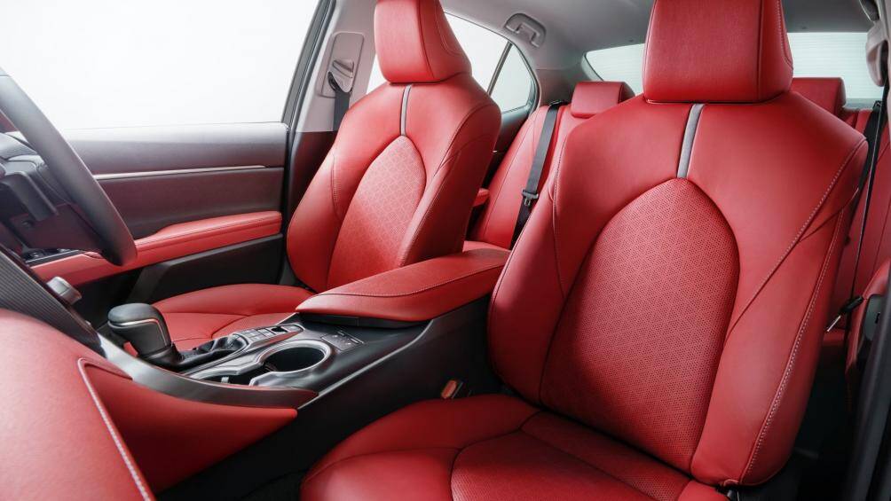 Tại Nhật Bản, phiên bản Black Edition này có giá bán khởi điểm 39.790 USD (tương đương 992 triệu đồng) cho bản 2WD và 41.660 USD (tương đương 965 triệu đồng) cho bản E-Four