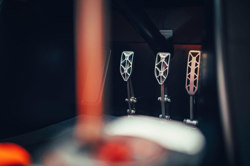 Dự kiến được bán ra thị trường vào tháng 1/2022, Gordon Murray T.50 có giá chưa thuế lên đến 2,36 triệu Bảng (khoảng 3,08 triệu USD hay 71,9 tỷ đồng)