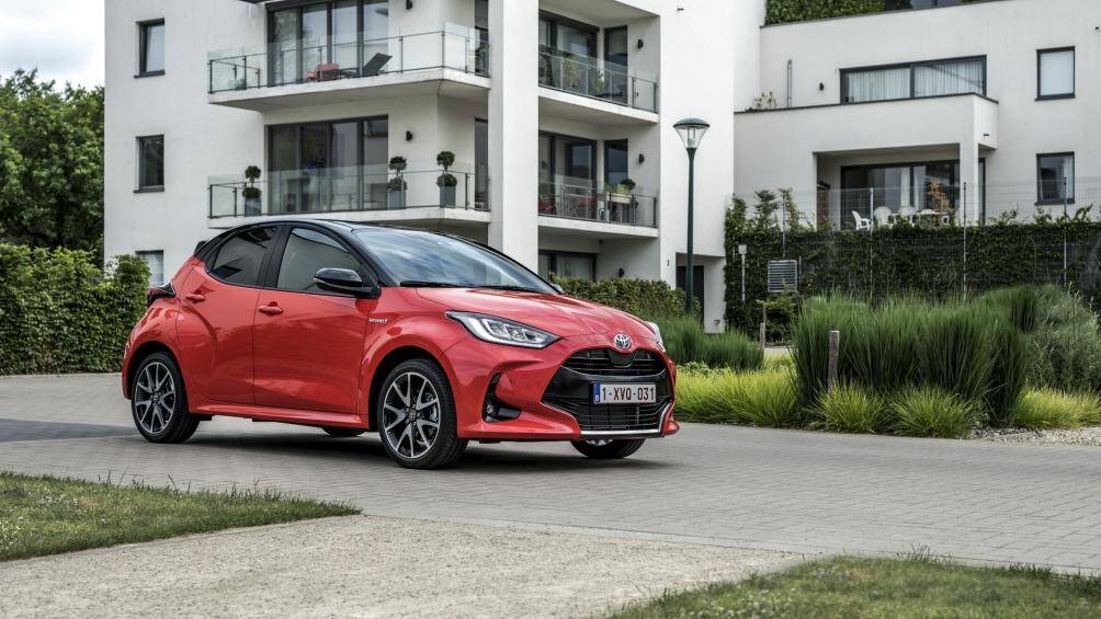 Toyota Yaris mới được phát triển dựa trên nền tảng khung gầm TNGA-B toàn cầu của hãng xe Nhật. Xe bao gồm ba tùy chọn động cơ gồm 1.0L, 1.5L và hybrid