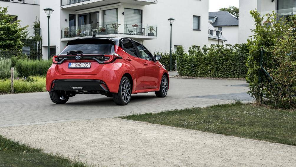 Với việc chú trọng vào nâng cao hiệu suất động cơ, sử dụng các loại vật liệu mới, thân xe Yaris mới nhẹ hơn so với trước nhưng độ cứng tăng thêm 37%