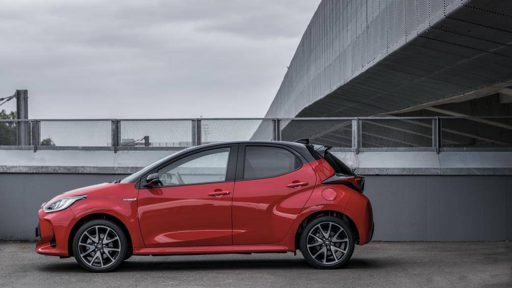 Tại Anh, Yaris mới phiên bản hybrid sử dụng máy xăng và động cơ điện cho công suất 114 mã lực