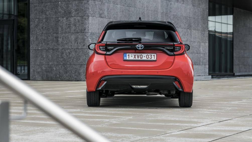 Trong khi đó, phiên bản động cơ xăng truyền thống sử dụng cỗ máy 3 xi-lanh 1.5L cho công suất 110 mã lực và mô-men xoắn cực đại 130Nm