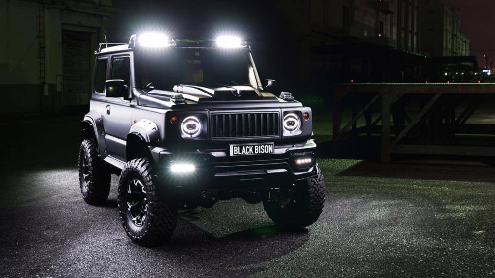 Là một mẫu SUV của Suzuki, Jimny Black Bison Edition có thiết kế tương tự như chiếc Mercedes-Benz G-class. Tuy nhiên nếu so về đẳng cấp thì 2 mẫu xe này không thể "ngồi chung mâm"