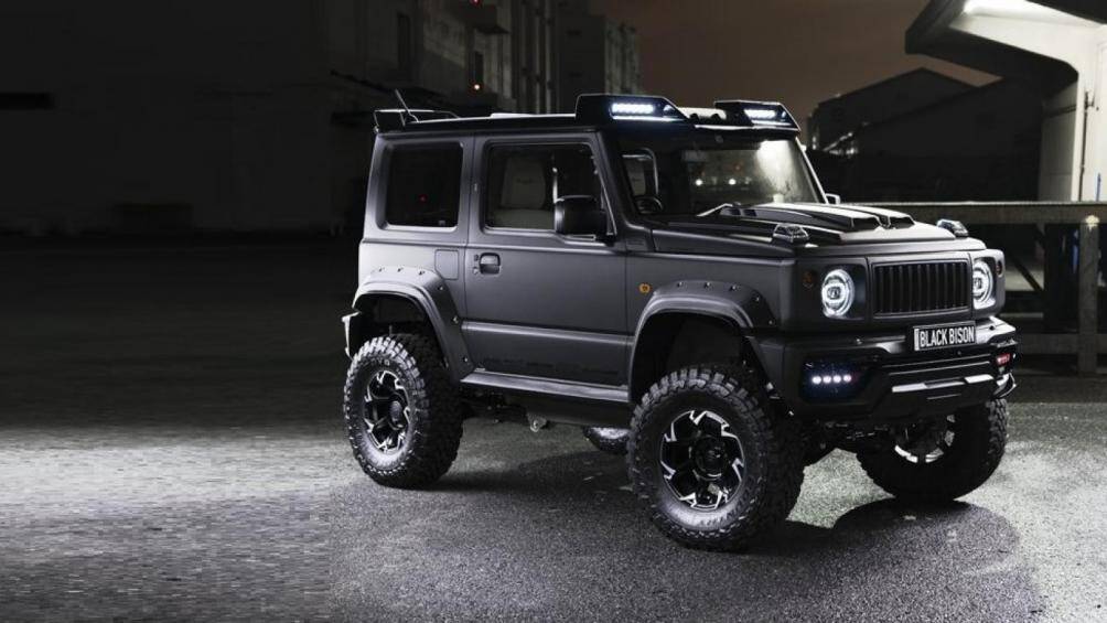 Trên nắp ca pô được thiết kế thêm 2 khe hút gió lớn, làm tăng phần thể thao cho chiếc xe