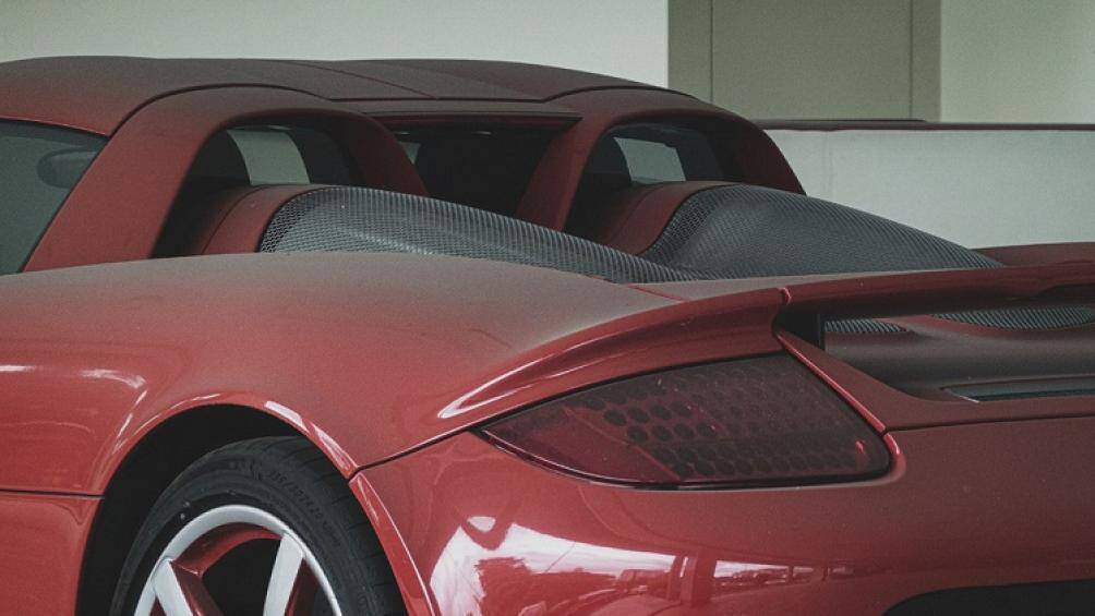 Hình ảnh chiếc Porsche Carrera GT bị bỏ rơi khiến không ít người yêu xe xót xa do nó được xem như một trong những siêu xe số sàn tuyệt nhất thế giới