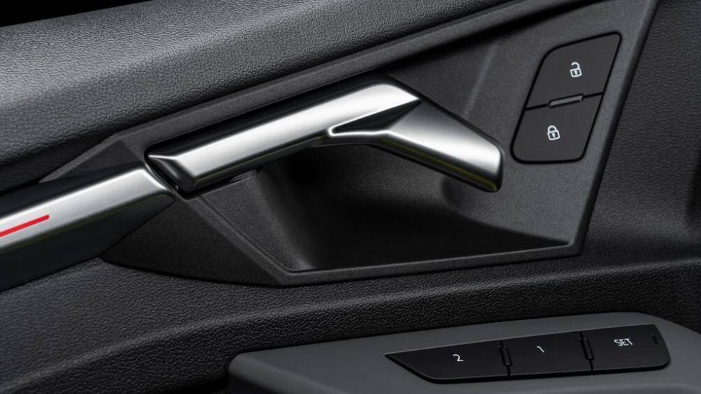 Một loạt các hệ thống an toàn sẽ được trang bị trên mẫu xe này, bao gồm cảnh báo lệch làn đường, cảnh báo trước đầu xe