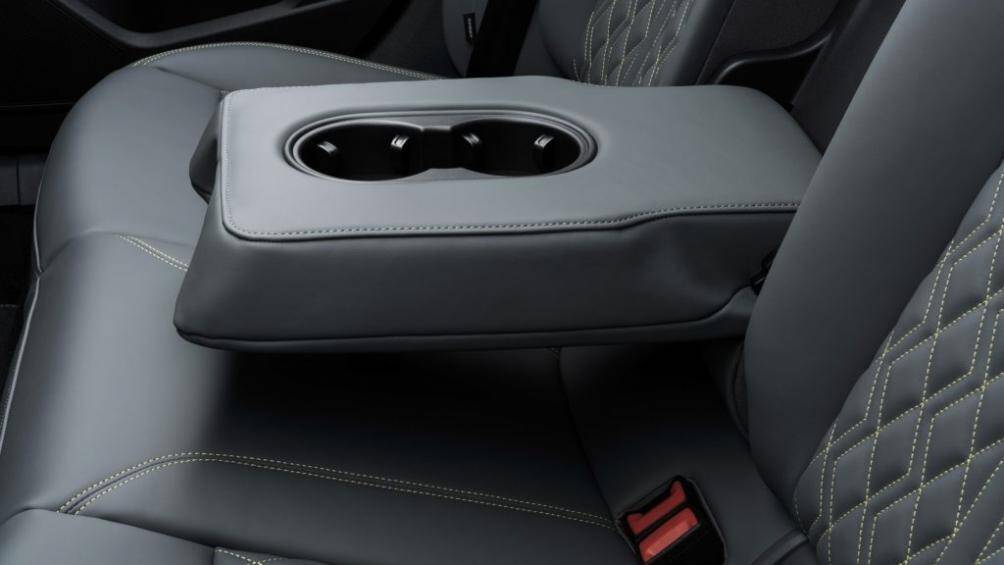 Các hệ thống như hỗ trợ rẽ kết hợp cùng cảnh báo chuyển làn và cảnh báo người ra khỏi xe,... sẽ được bán dưới dạng tùy chọn