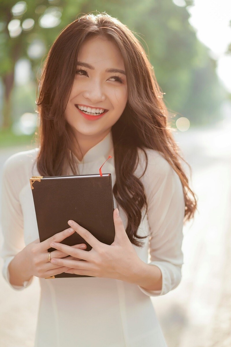 Thí sinh sinh năm 1998 cũng có gương mặt xinh đẹp, nụ cười tươi tắn và ngọt ngào