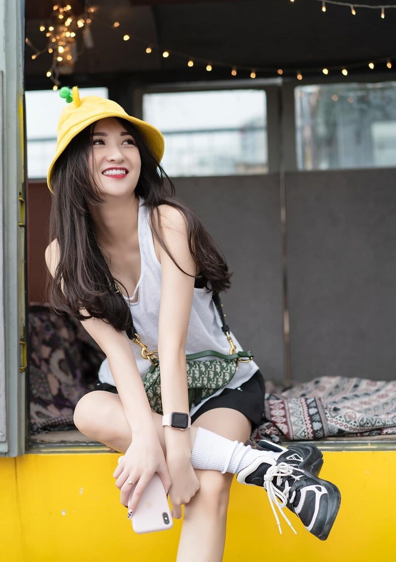 Với vẻ đẹp trong sáng của mình, Anh Thư nhận được nhiều lời khen ngợi và mong chờ cô có thể đạt được thành tích tại Hoa hậu Việt Nam 2020