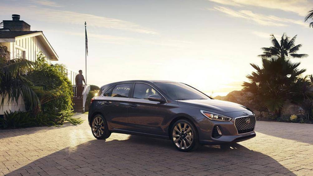 Hyundai cho biết sẽ dừng sản xuất 2 mẫu xe là Elantra GT và GT Line để tập trung cho 2 mẫu xe gầm cao là KONA và Venue