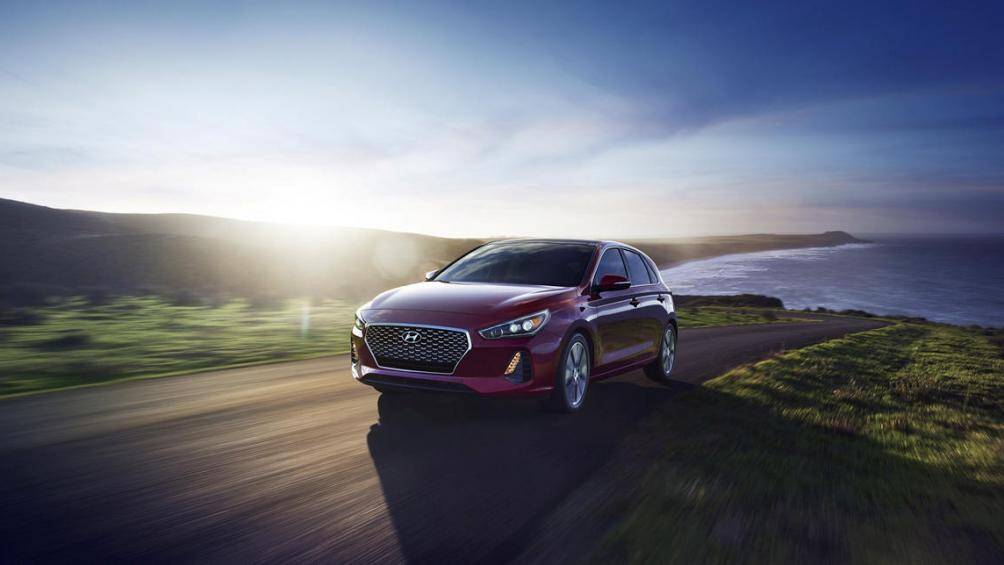 Tại Mỹ, Elantra GT sử dụng động cơ xăng 2.0L hút khí tự nhiên, cho công suất tối đa 161 mã lực, đi kèm hộp số tự động 6 cấp và dẫn động cầu trước