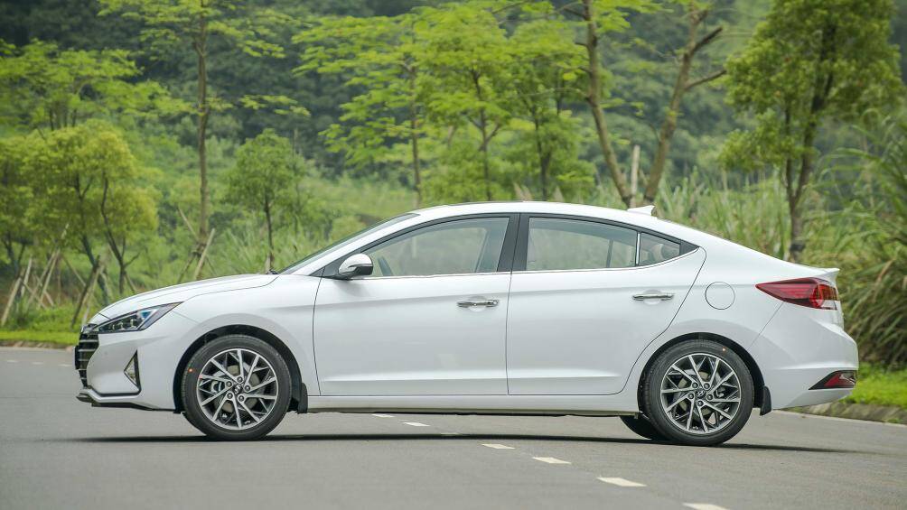 Tại Việt Nam, Hyundai Elantra đang được TC Motor lắp ráp trong nước với 4 phiên bản: 1.6 MT, 1.6AT, 2.0AT và 1.6 Turbo, giá niêm yết từ 580 đến 769 triệu đồng