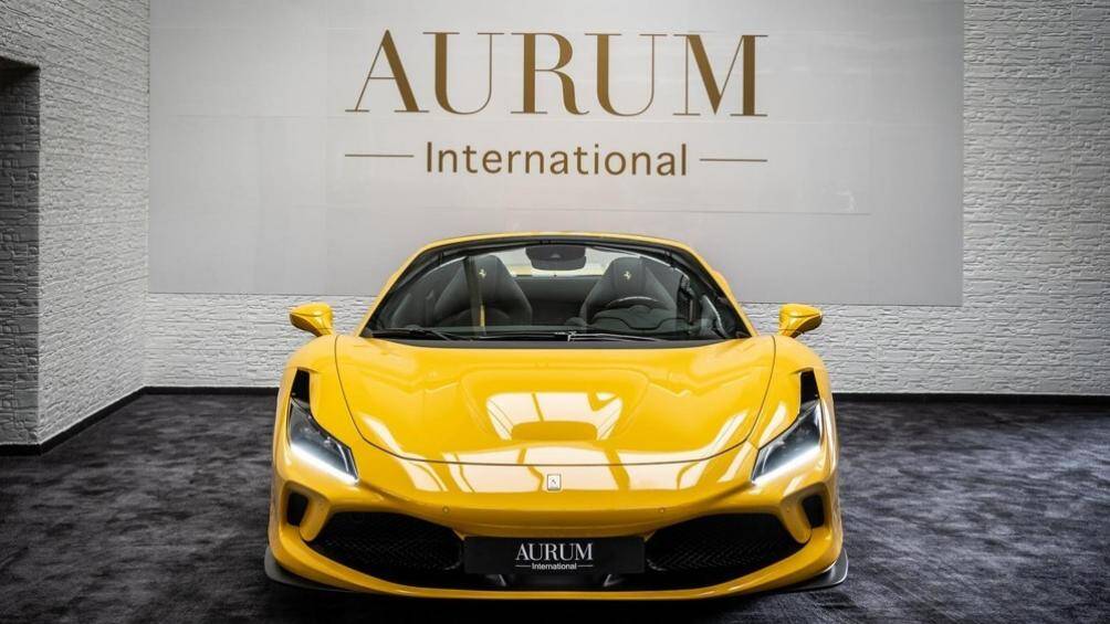 Thông tin về việc chiếc siêu xe mui trần Ferrari F8 Spider đầu tiên về Việt Nam theo diện nhập khẩu không chính hãng đã gây bất ngờ với giới mê xe trong nước