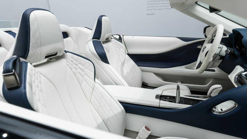 Kiểm soát âm thanh là một phần trong giá trị cốt lõi của Lexus và không gian nội thất của LC500 phiên bản mui trần