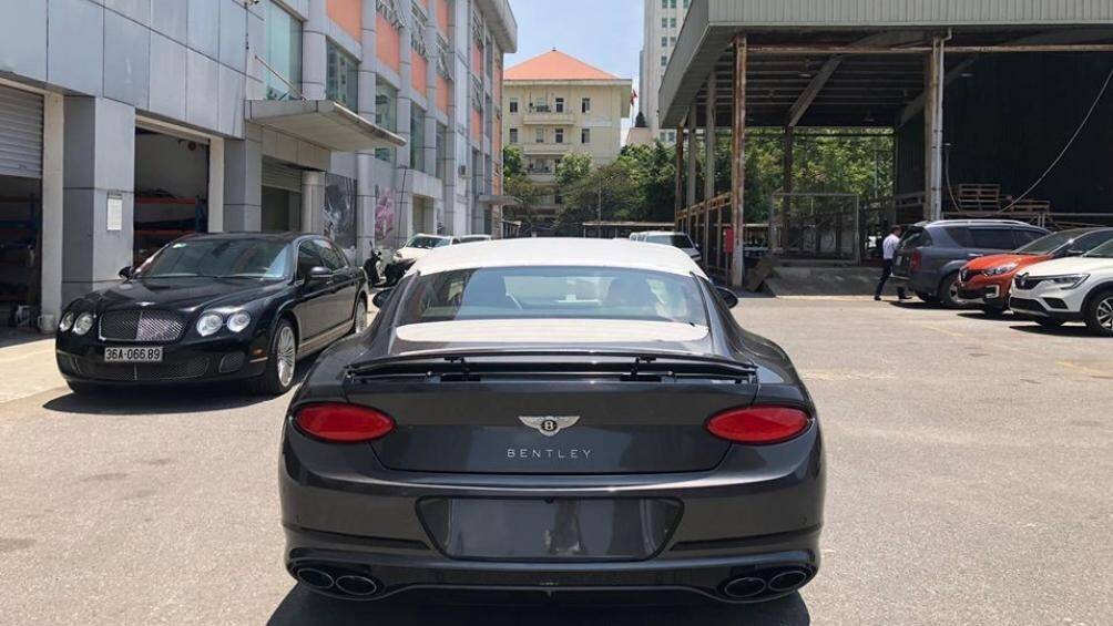 Và những chiếc Bentley Continental GT 2020 bản W12 trước đó tại dải đất hình chữ S có bảng giá tính lệ phí trước bạ là 20,2 tỷ đồng