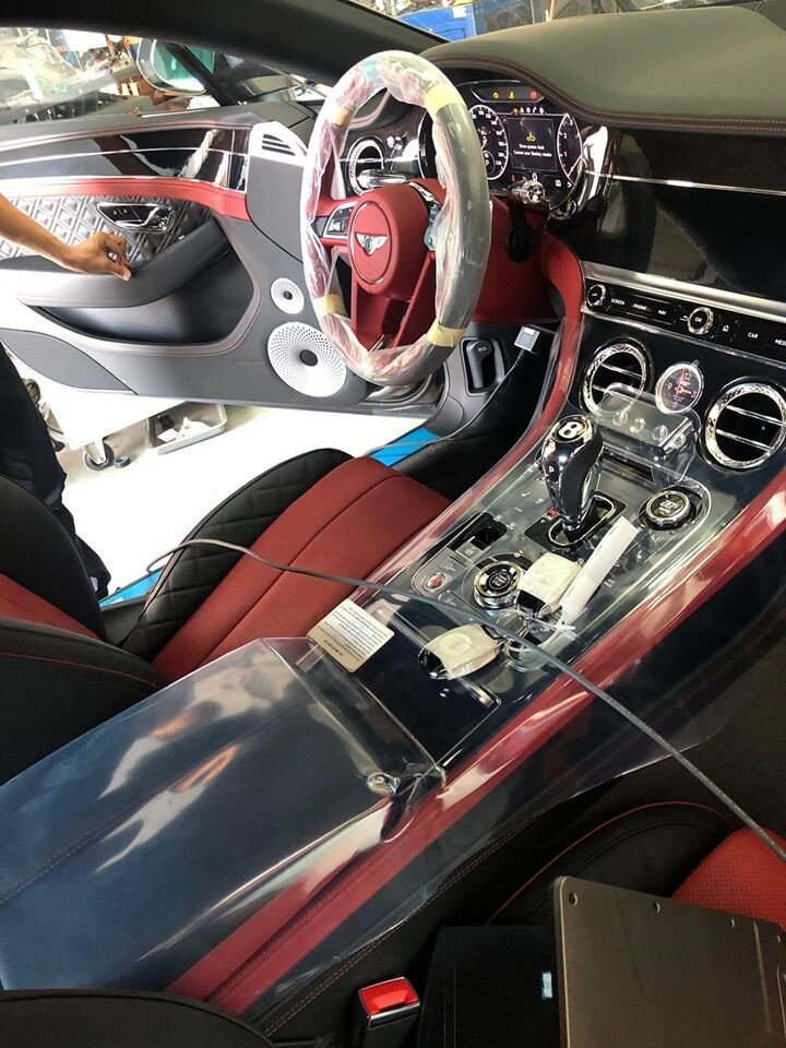 Bentley Continental GT V8 thế hệ mới sử dụng động cơ V8, dung tích 4.0L lít, 32 van, được tích hợp bộ tăng áp turbo kép, sản sinh ra công suất tối đa 542 mã lực