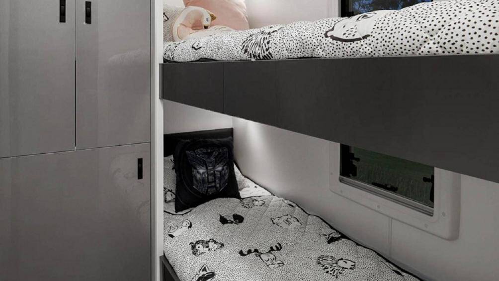 Ngoài ra, tất cả các mẫu Off Grid đều có trang bị tủ chứa đồ gốm, vòi tắm hoa sen và bồn rửa lớn trong bếp