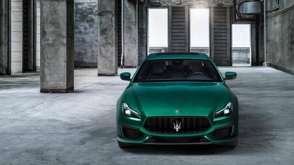 Màu xanh cho Quattroporte, màu trắng cho Levante và màu đỏ cho Ghibli, kết hợp với những chi tiết mạ crom và phần ốp màu đỏ giúp xe có vẻ ngoài nổi bật