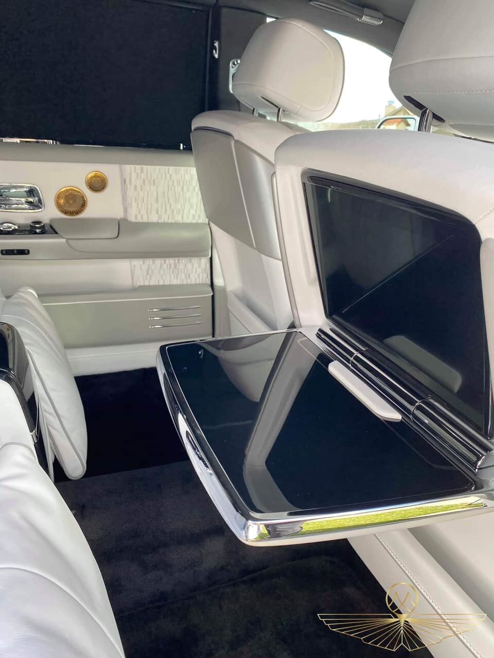 Rolls-Royce Phantom Tranquillity đầu tiên về Việt Nam có thể tăng tốc từ vị trí xuất phát lên 100 km/h chỉ trong thời gian 5,3 giây