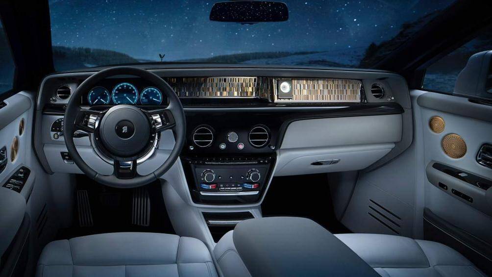 Hiện chưa rõ giá bán của chiếc Rolls-Royce Phantom VIII Tranquility độc nhất tại Việt Nam này là bao nhiêu