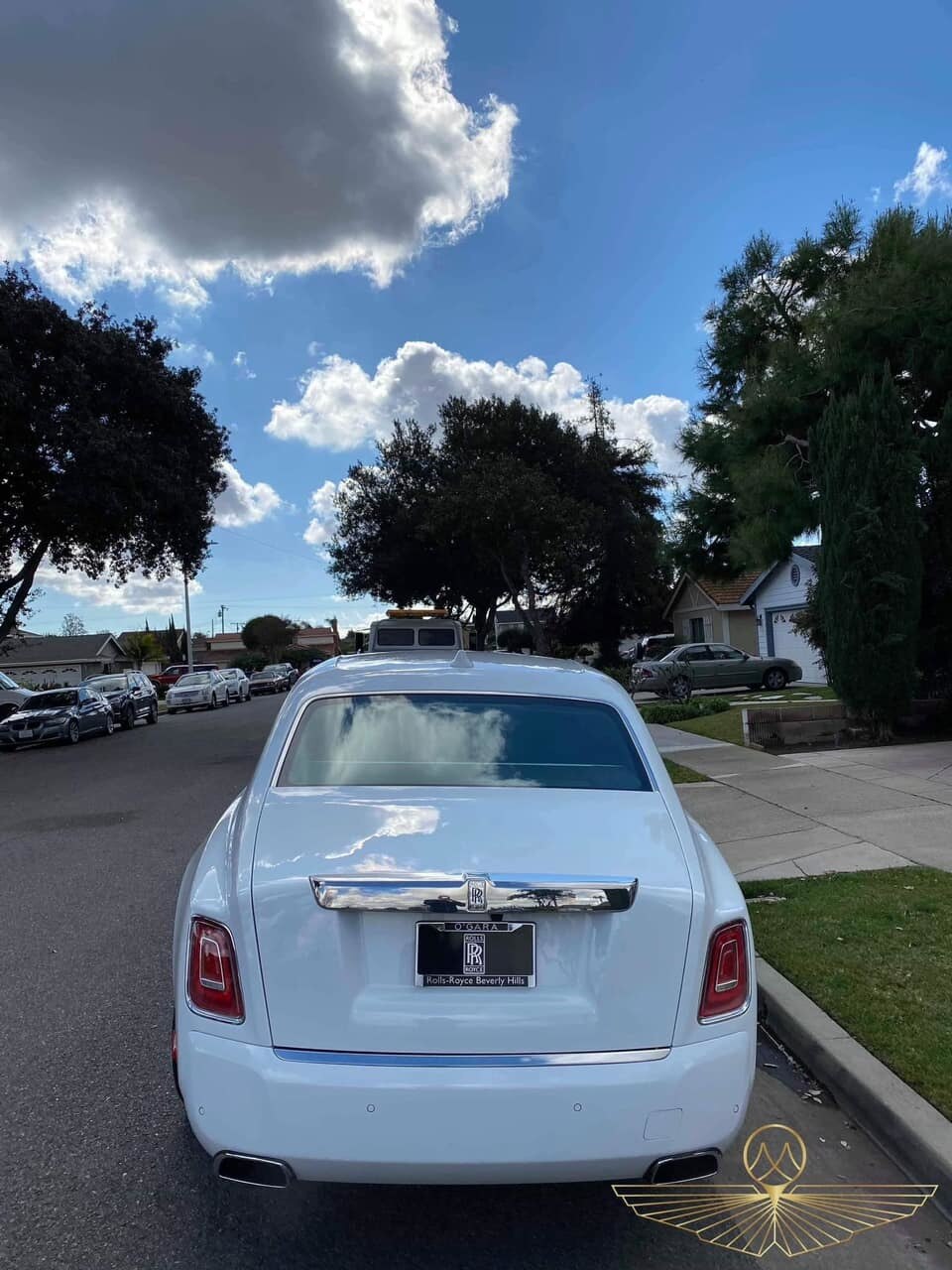 Chiếc xe siêu sang Rolls-Royce Phantom Tranquillity đầu tiên tại Việt Nam sở hữu bộ mâm đa chấu kép mạ crôm, viền chụp mâm lại hoàn toàn là màu trắng