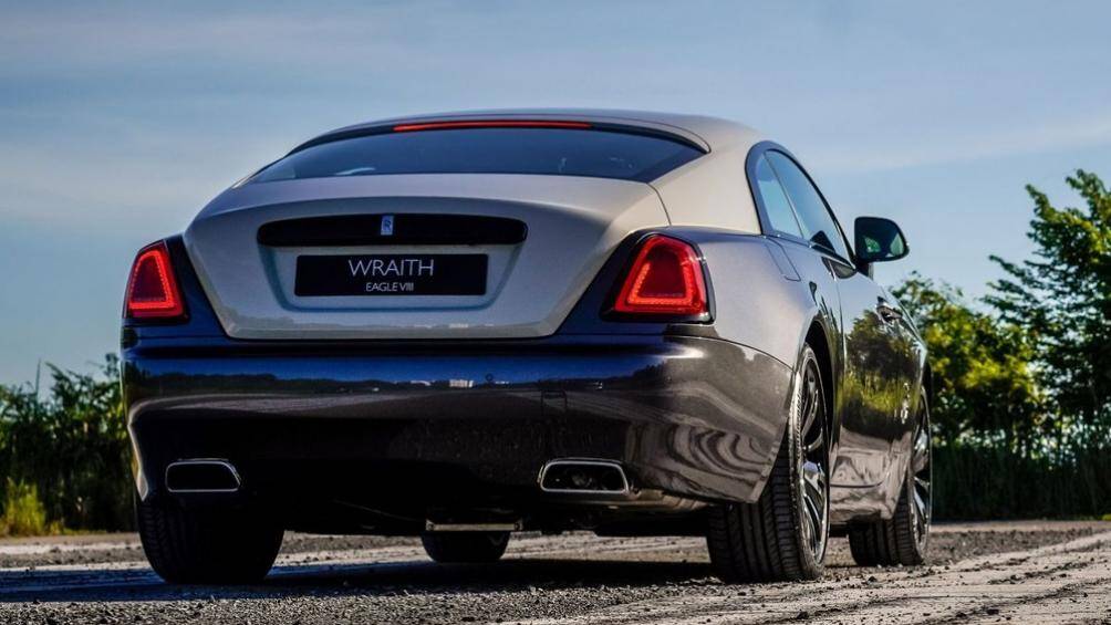 Sức mạnh của chiếc máy bay này đến từ hai động cơ Eagle VIII V12, dung tích 20.3L, công suất 360 mã lực do chính Rolls-Royce sản xuất