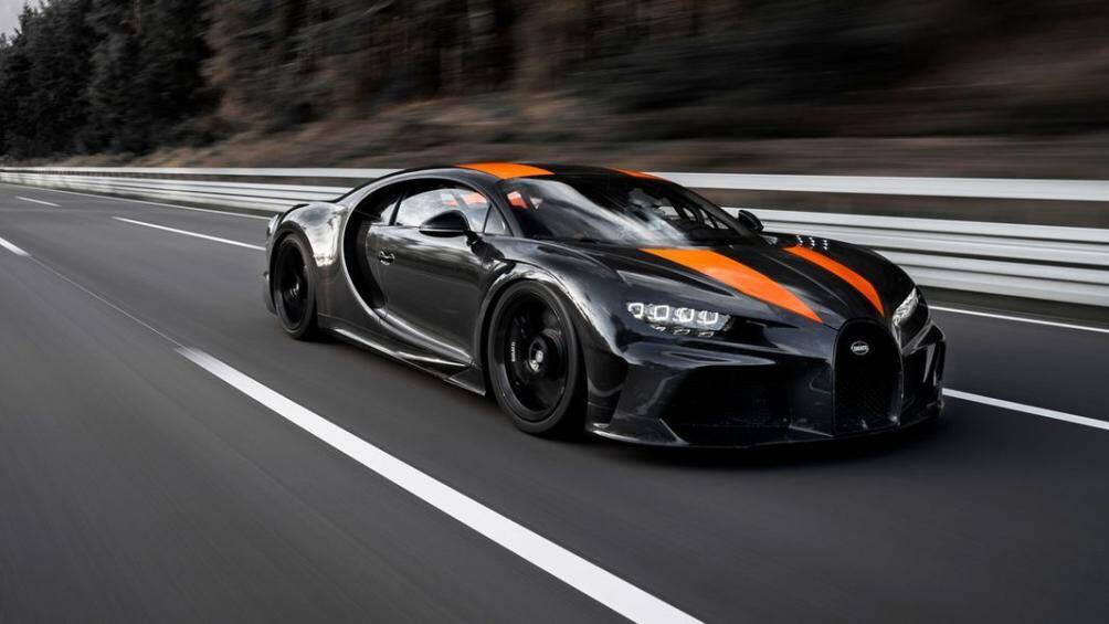 1. Bugatti Chiron SuperSport (vận tốc tối đa: 490 km/h)