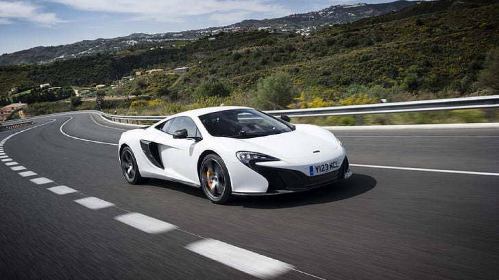 10. McLaren 720S (vận tốc tối đa: 341 km/h)