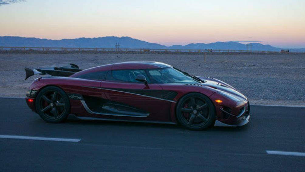 2. Koenigsegg Agera RS (vận tốc tối đa: 447 km/h)