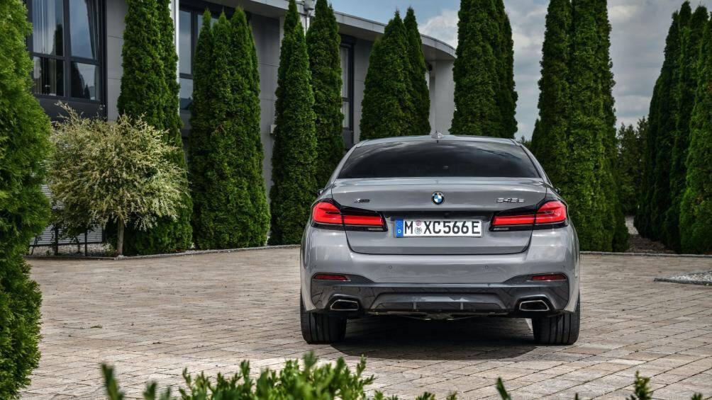 Chiếc xe được trang bị 4 chế độ lái bao gồm HYBRID, HYBRID ECO PRO, ELECTRIC, SPORT với chế độ HYBRID là cài đặt cơ bản