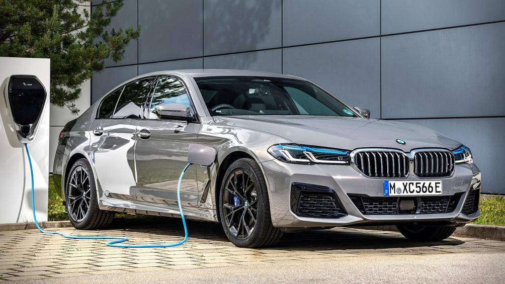 Mức tiêu thụ nhiên liệu của mẫu xe Hybrid này chỉ từ 2,1 đến 2,4L/100km, ngang với một chiếc xe máy đang chạy tại Việt Nam