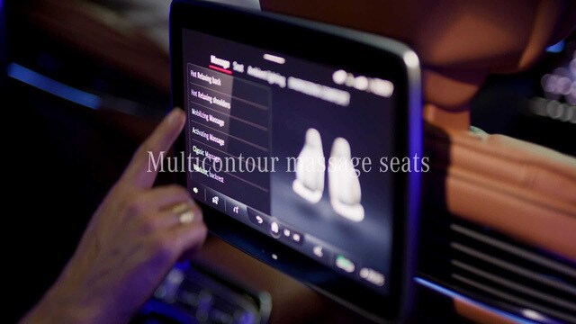 Hốc gió điều hòa trung tâm dạng mỏng với cần điều chỉnh đặt ngang, 2 hốc gió hông dạng dọc, ghế thế hệ mới với thiết kế 3D và vô lăng tân tiến