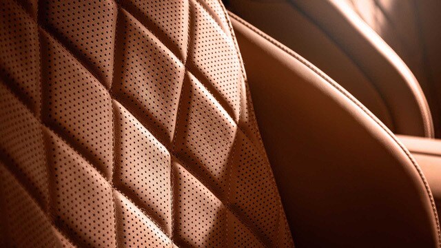 Bên cạnh cấu hình 4 ghế trong bộ ảnh mới, cấu hình 5 ghế tiêu chuẩn thực tiễn hơn cũng có mặt