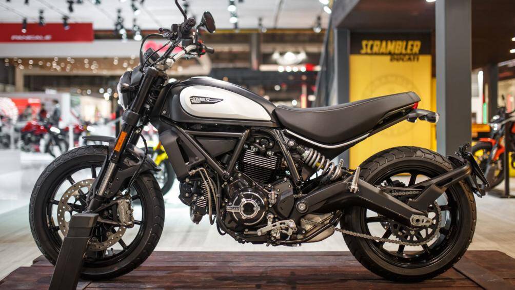10. Ducati Scrambler: Đây là một chiếc xe sở hữu nhiều công nghệ hiện đại nhưng nó vẫn giữ được vẻ ngoài cổ điển hấp dẫn