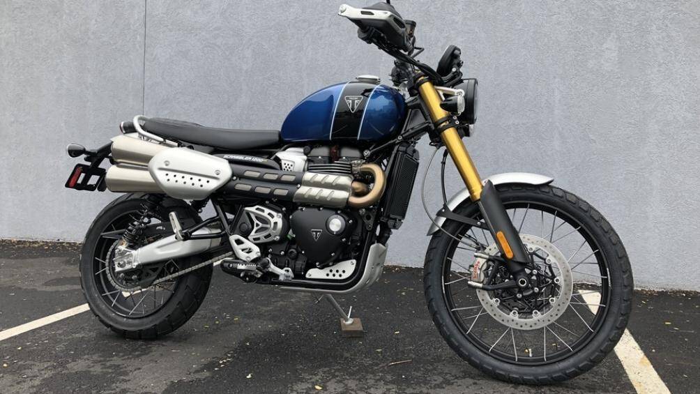 4. Triumph Scrambler 1200 XE: XE là một cỗ máy đẹp, hầm hố với động cơ 2 xy-lanh song song 1.200 cc mạnh mẽ giống những chiếc xe đua thập niên 60