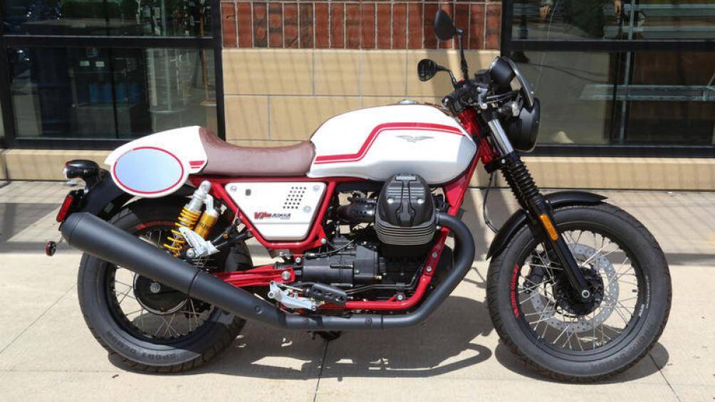 7. Moto Guzzi V7 Racer: Dòng V7 của Moto Guzzi có sức sống mãnh liệt dù là một mẫu xe cuối những năm 60 ở Ý