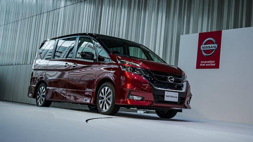 7. Nissan Serena (doanh số: 7.686 chiếc)