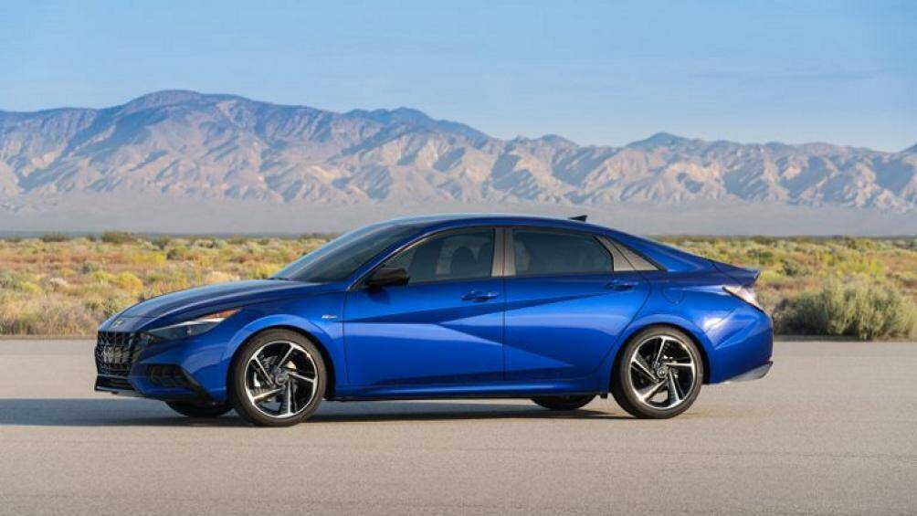 Phiên bản hiệu năng cao này của Elantra được trang bị nhiều công nghệ hỗ trợ người lái như hệ thống tránh va chạm phía trước (FCA), hỗ trợ giữ làn đường (LKA)...