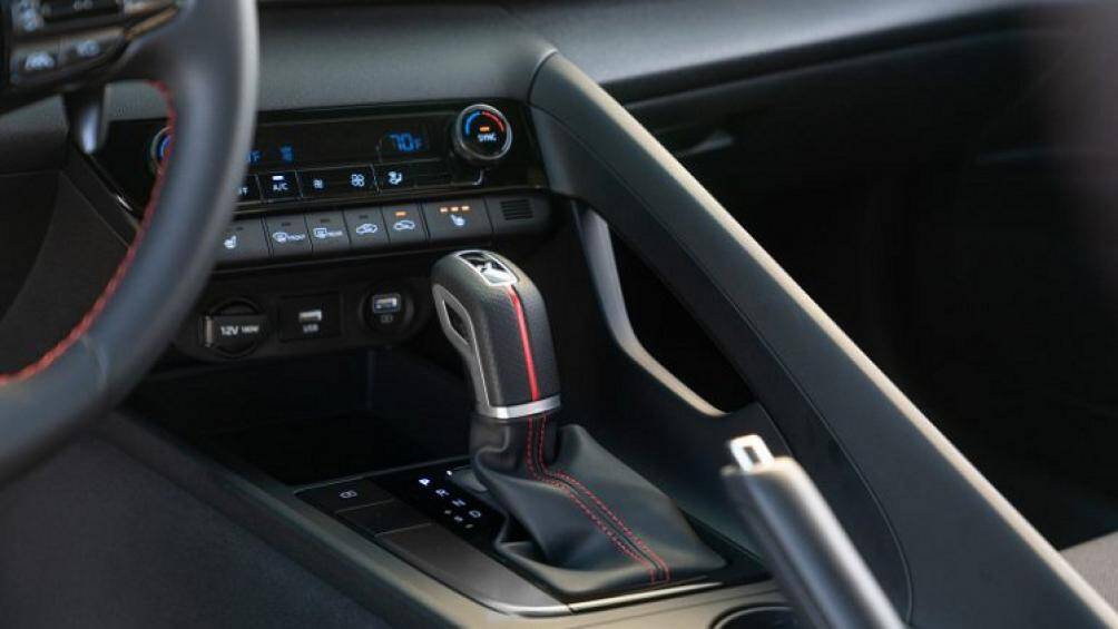 Khối động cơ này tạo ra công suất cực đại 201 mã lực và mô-men xoắn cực đại 261 Nm, sức mạnh từ động cơ được truyền đến bánh trước qua hộp số sàn 6 cấp