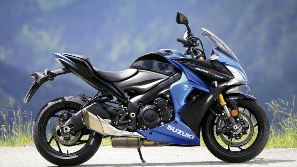 2. Suzuki GSX-S1000F 2020 (giá: 12.899 USD)