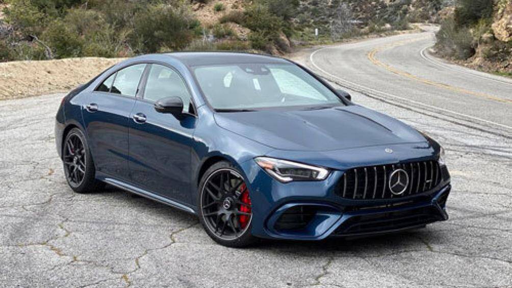 6. Mercedes-AMG CLA 45 2020 (giá khởi điểm: 54.800 USD, thời gian tăng tốc từ 0-96 km/h: 4 giây)
