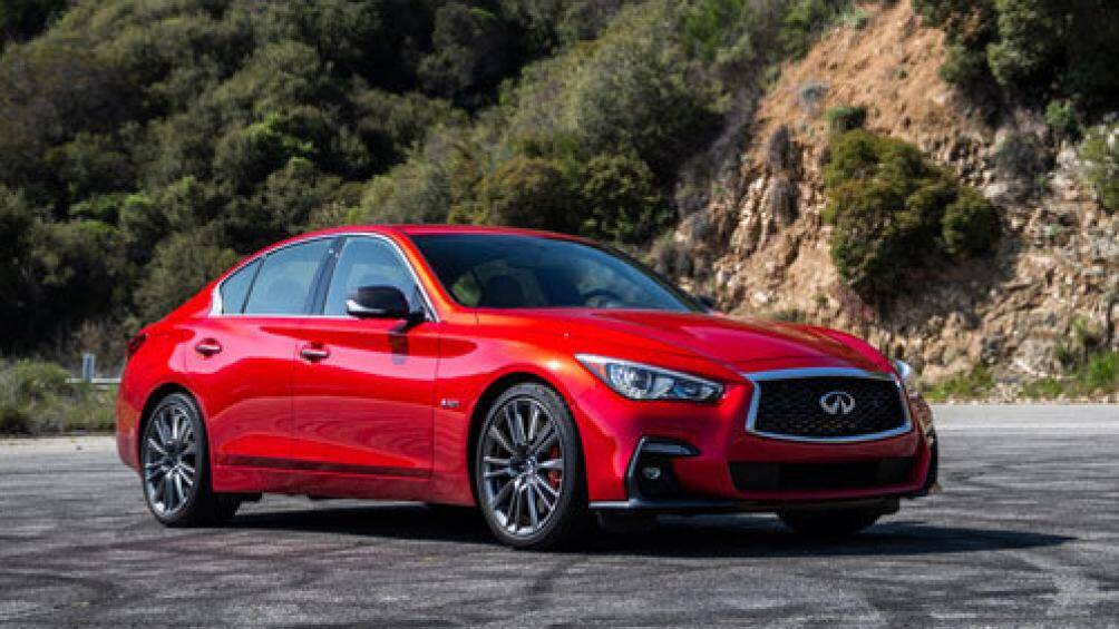 9. Infiniti Q50 Red Sport 400 2020 (giá khởi điểm: 54.250 USD, thời gian tăng tốc từ 0-96 km/h: 4,5 giây)