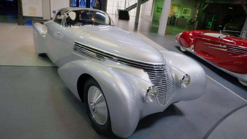 Chiếc xe đặc biệt này đã được một phi công người Pháp trong Thế Chiến I có tên Andre Dubonnetmua mua và thiết kế lại giống như một tác phẩm nghệ thuật