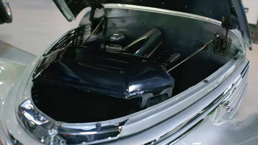 Xenia có trang bị một động cơ I6 dung tích 7.9 lít, thực chất nó là một nửa của khối động cơ máy bay V12 Hispano-Suiza