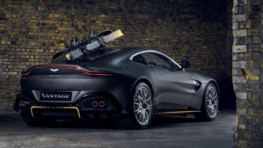 Giá bán của Aston Martin Vantage và DBS Superleggera 007 Edition dự kiến là 211.000 và 366.000 USD (tương đương khoảng 4,9 và 8,5 tỷ đồng), xe sẽ đến tay khách hàng vào đầu năm 2021