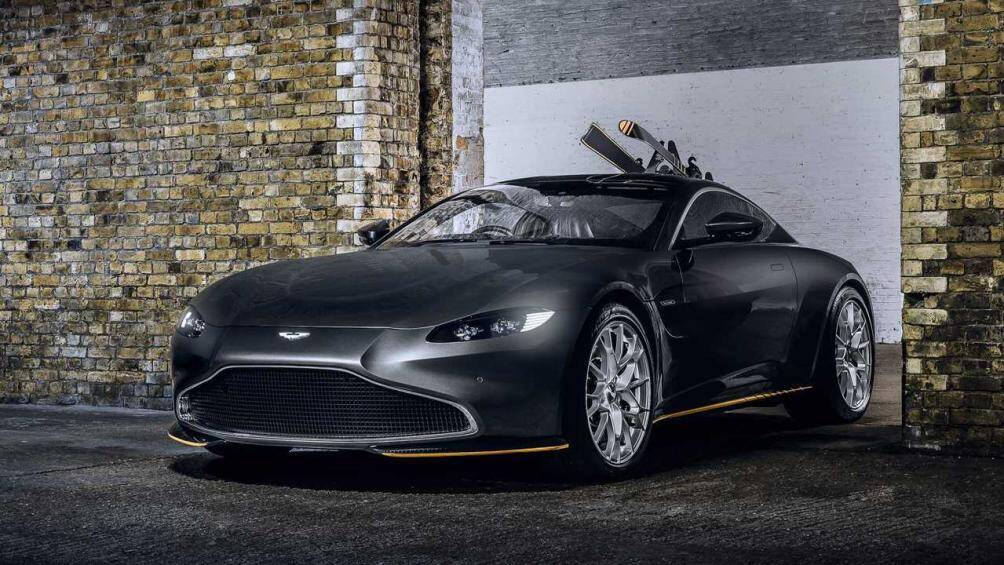 Cả 2 mẫu xe sử dụng động cơ xăng 5.2L V12 tăng áp kép cho công suất tối đa 715 mã lực, đây cũng là mẫu xe thương mại có sức kéo lớn nhất Aston Martin từng sản xuất