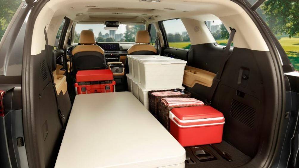 Khi gập hết hai hàng ghế phía sau, mẫu xe này sẽ có khoang hành lý lên đến 2.905 lít