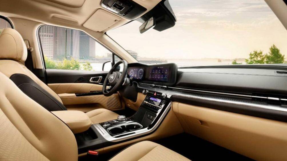 Một số tính năng an toàn được Kia trang bị cho xe như hệ thống hỗ trợ tiền va chạm trước với chức năng nhận diện xe, người đi bộ và xe đạp...